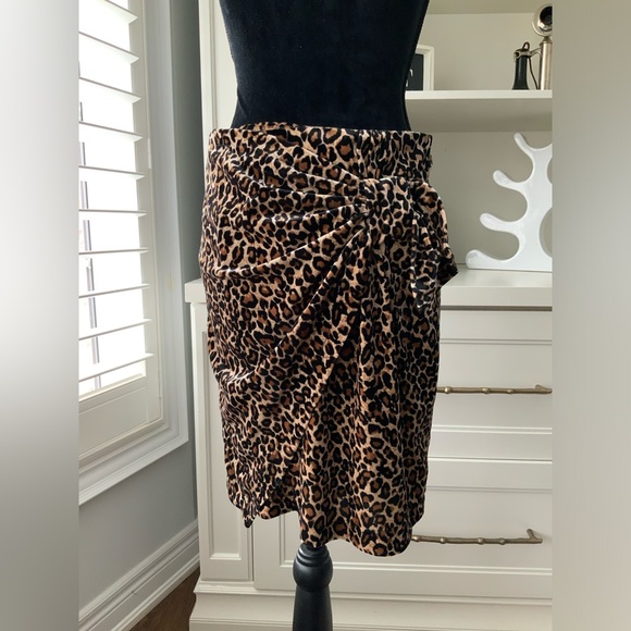 FORMULA JOVEN Leopard Cross Over Fabric Plush Skirt Women’s Size 28” - Picture 10 of 16